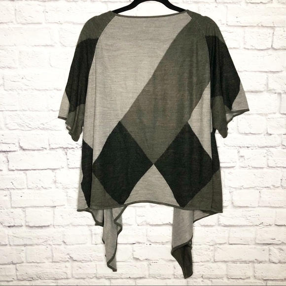 Avenue Color Block Design Short Sleeve Cardigan - Picture 3 of 4